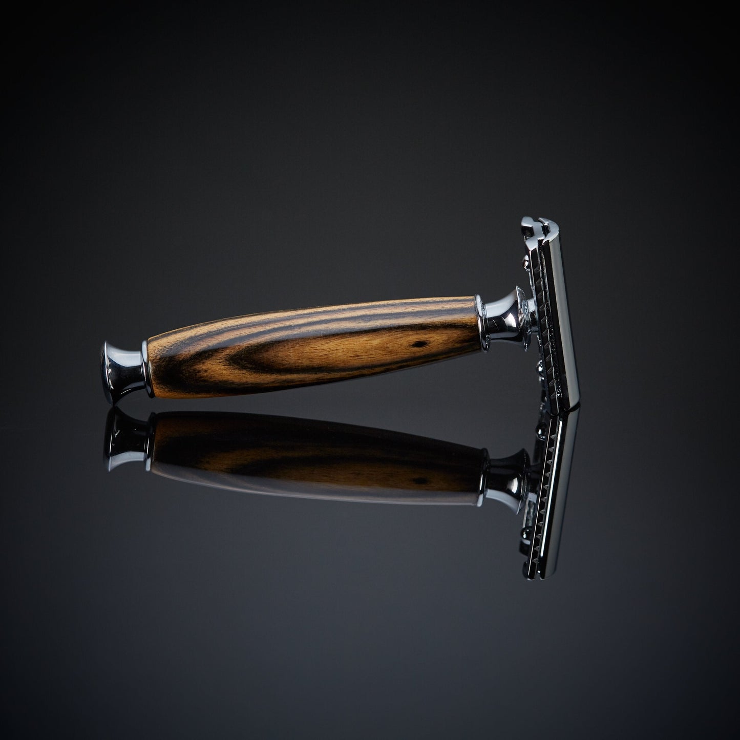 The Mira Razor (Moon Ebony)