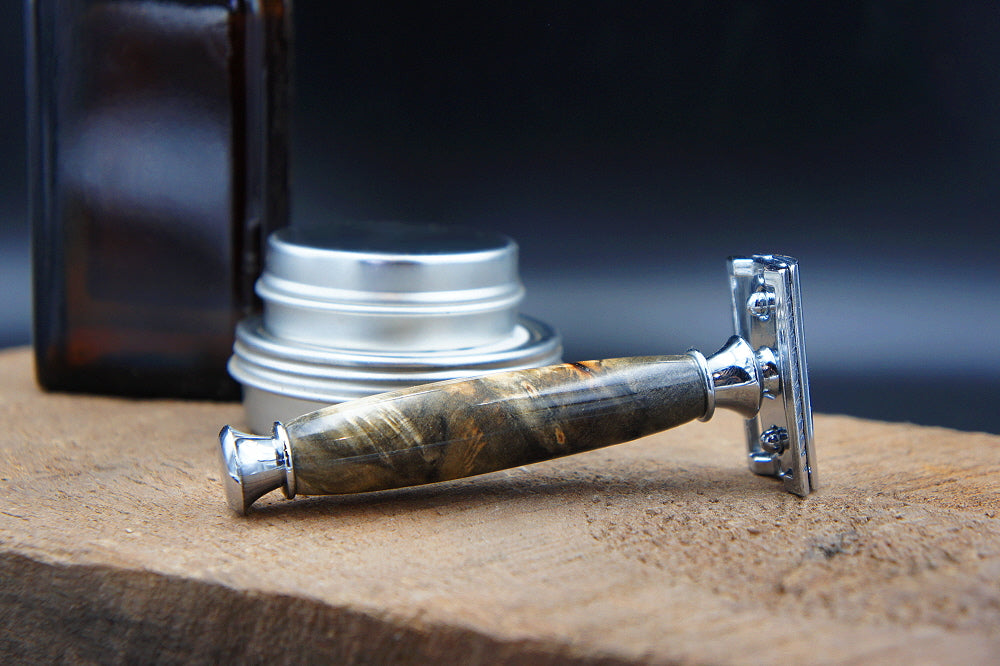 Handcrafted wooden razor for double edge blades