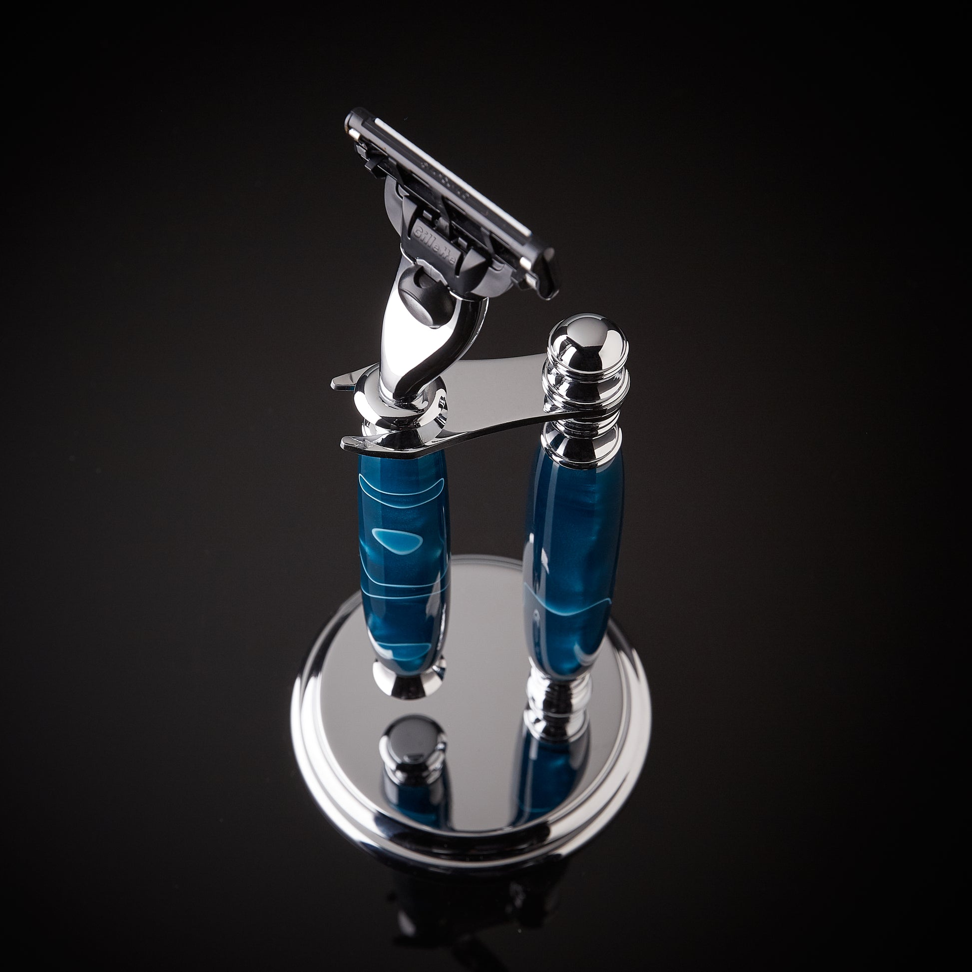 Precious resin shaving kit in aqua blue for Gillette Venus and Gillette Mach 3