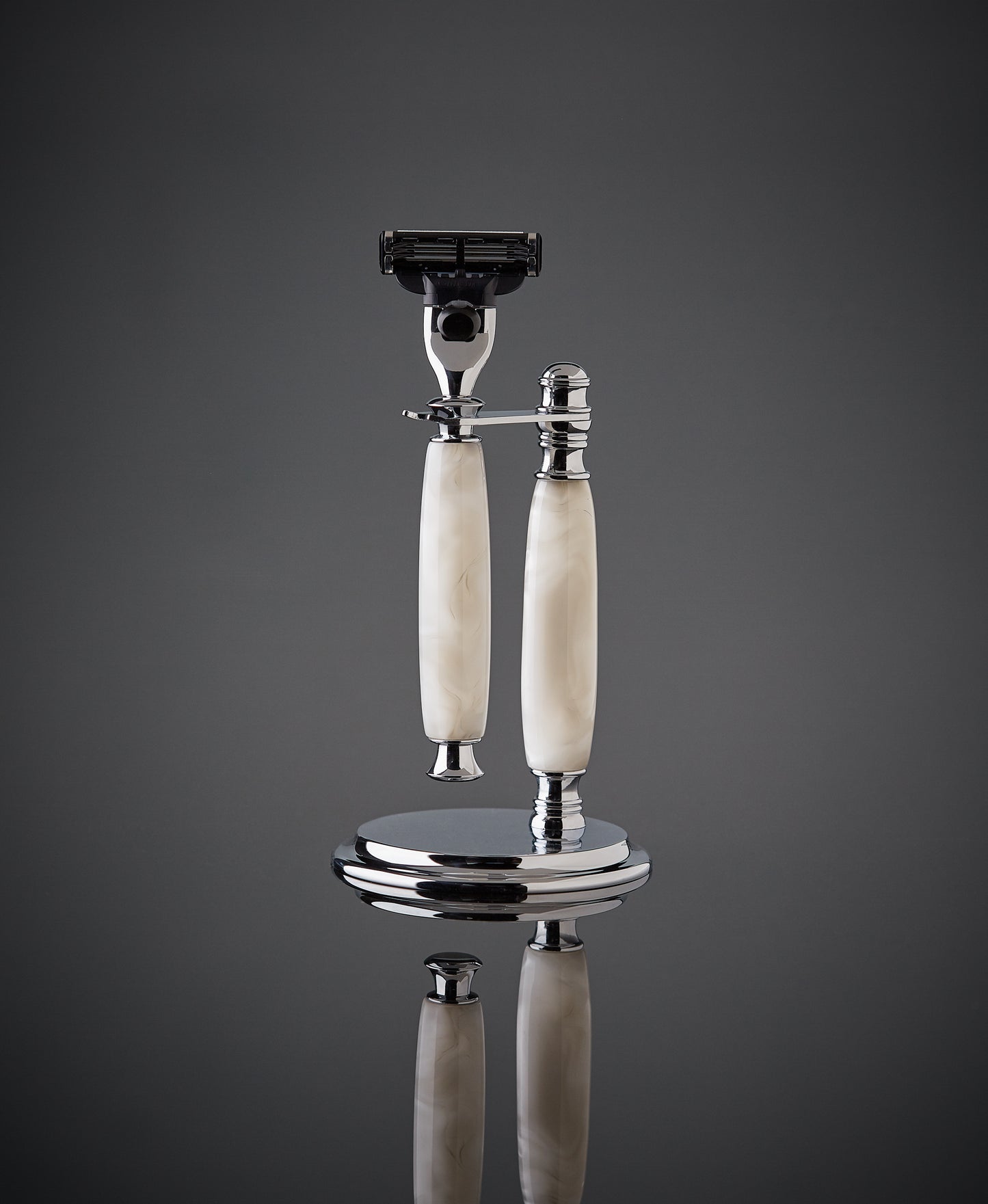 Shaving set razor and stand for Gillette Mach 3 and Venus. Proudly made in the USA