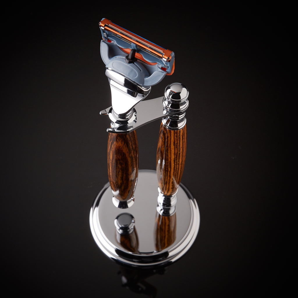 Shaving set razor and stand for Gillette Fusion blades