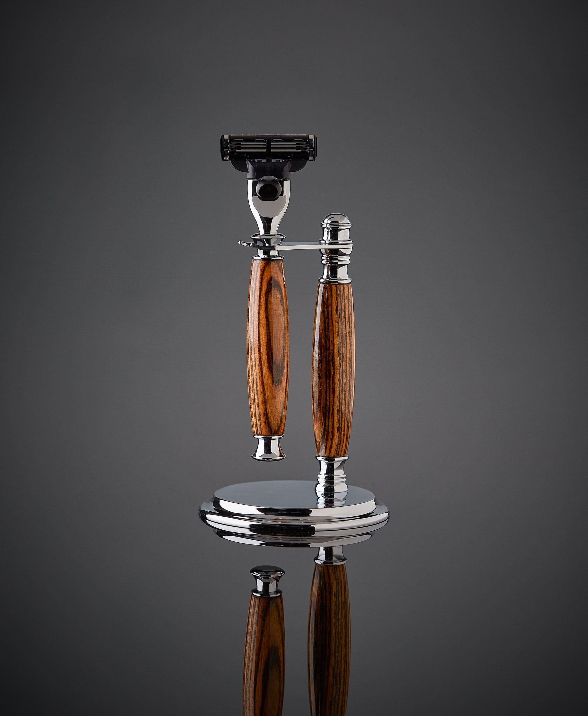Shaving set razor and stand for Gillette Mach 3 and Venus. Proudly made in the USA